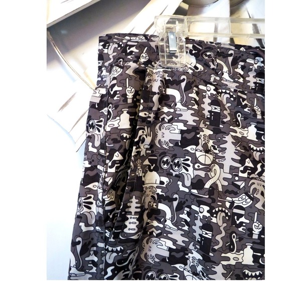 Nike Doodle Camo Board Shorts Size 34 w/ Drawstring & Zip Pocket - Picture 8 of 13